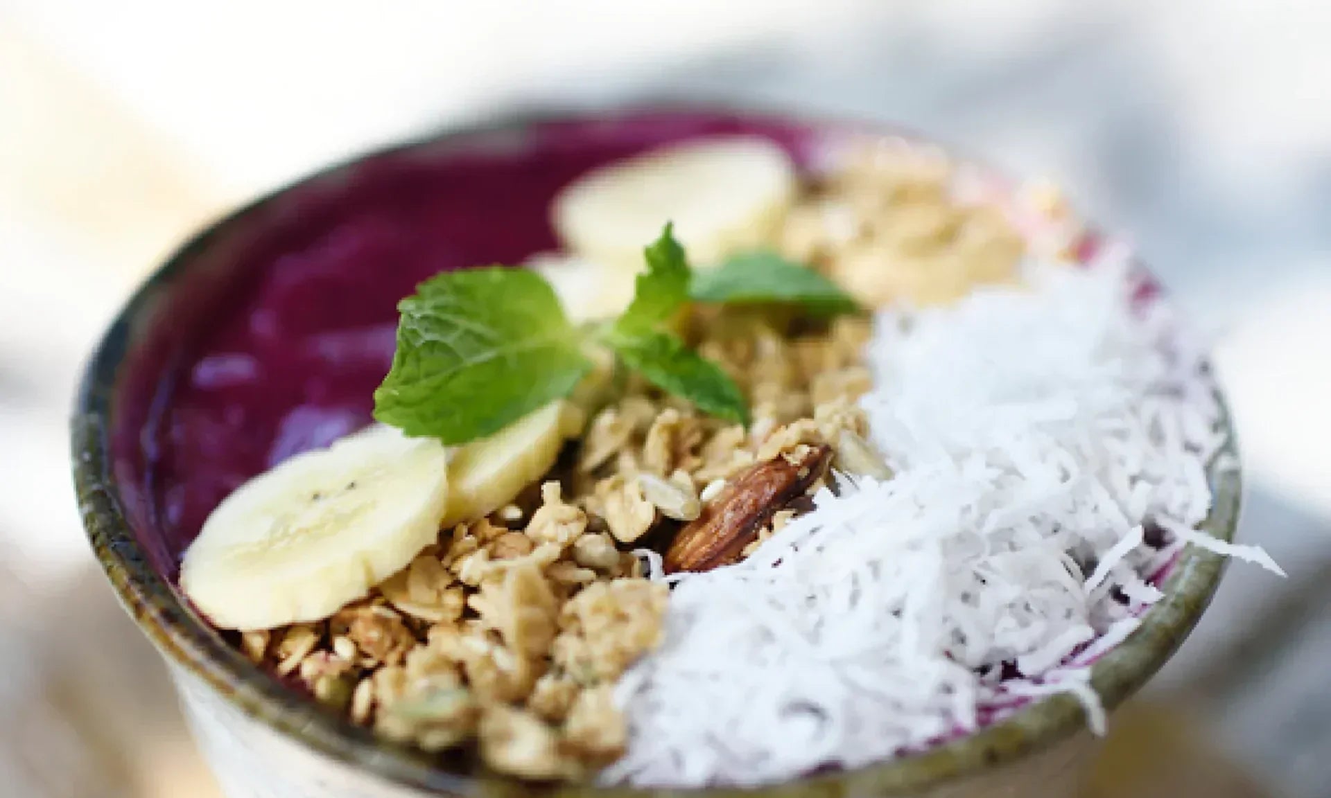 articles/Blueberry_Acai_Smoothie_Bowl_gswj0c_5-3-crop_bjtoxm.webp