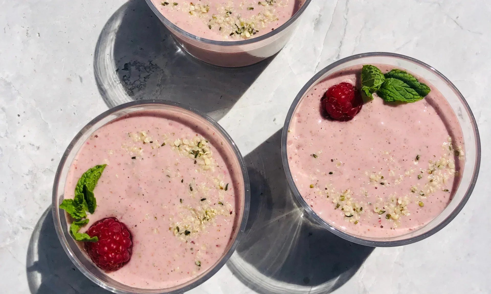 articles/Razzzberry_Mint_Smoothie_radbg0_5-3-crop_tygy24_1.webp