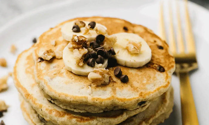 articles/Super_Porridge_Banana_Chocolate_Chip_Pancakes_r09s1e_5-3-crop_vjd0l6.webp